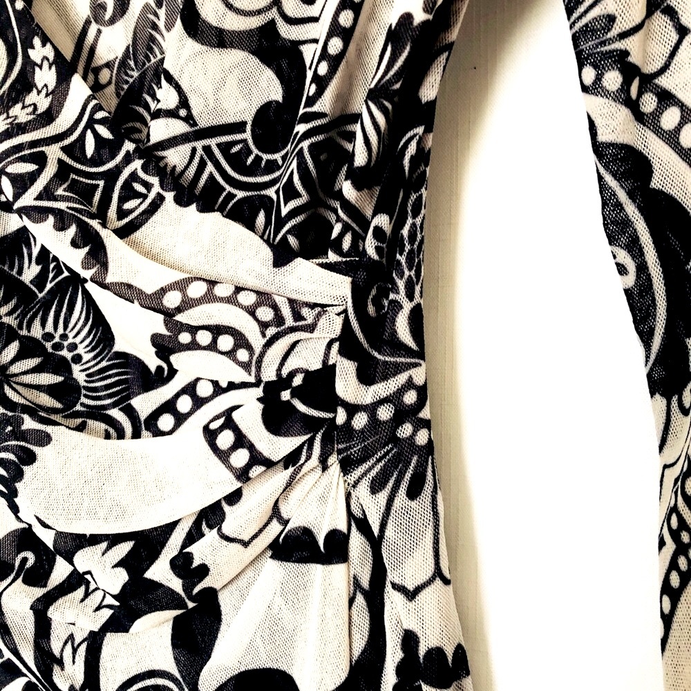 Sweet pea double layered mesh woven top. Great print. Funky cool, bell sleeves - Picture 10 of 10